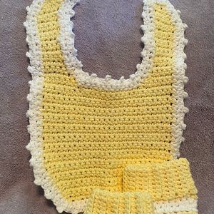 ALL 7days ! Bib and booties set.
